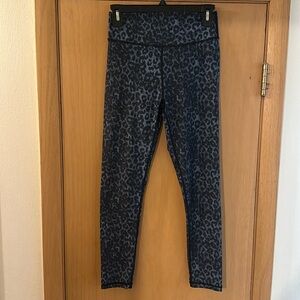 Zyia Women’s Animal Leopard Print Cropped Leggings Black Gray Size 6-8